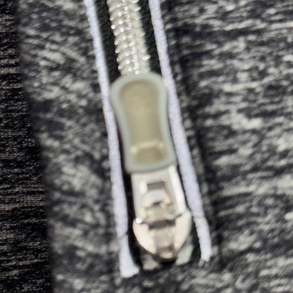 LULULEMON Gray/Black Quarter Zip Top - Picture 10 of 11